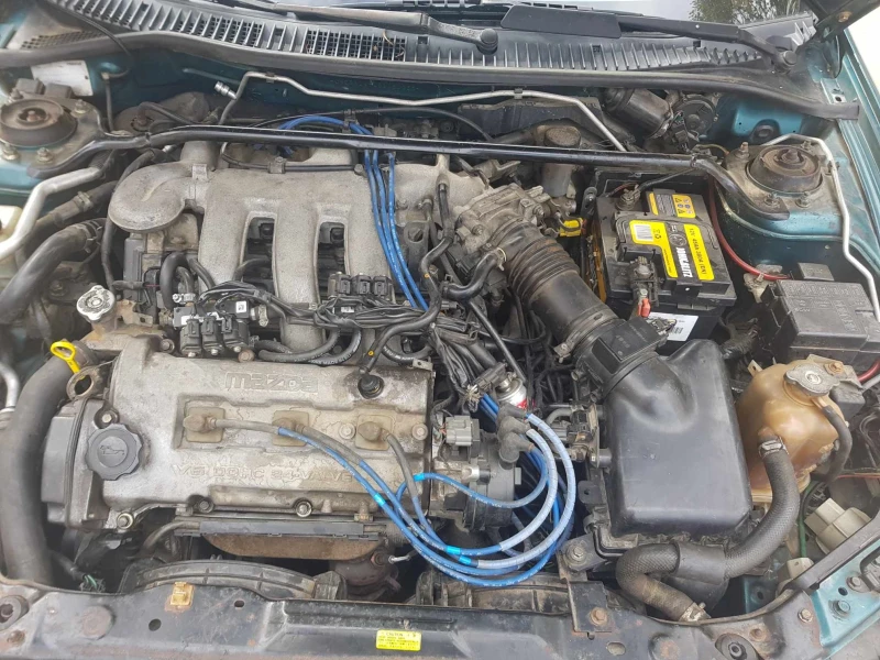 Mazda 323, снимка 8 - Автомобили и джипове - 52589734