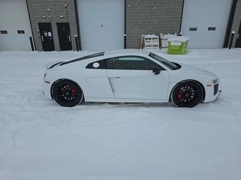 Audi R8 V10 CARFAX АВТО КРЕДИТ , снимка 5 - Автомобили и джипове - 53246790