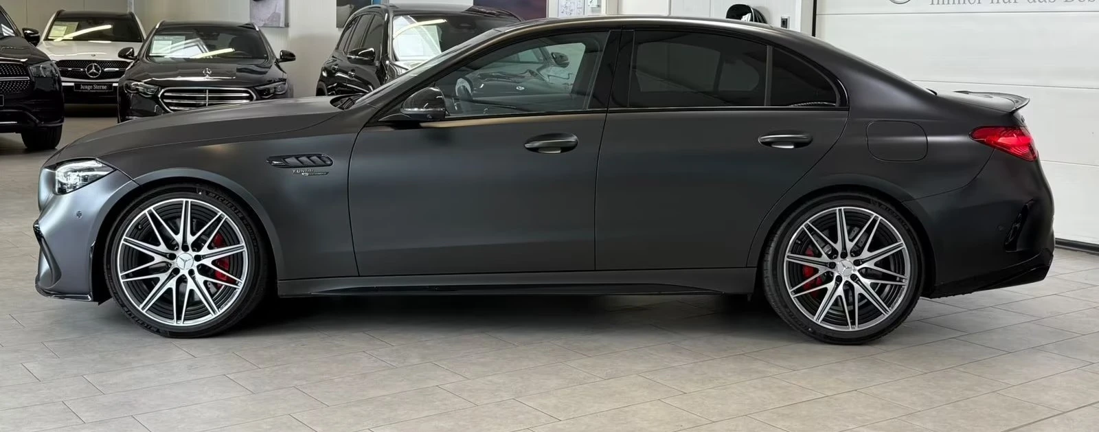 Mercedes-Benz C 63 AMG  - изображение 2