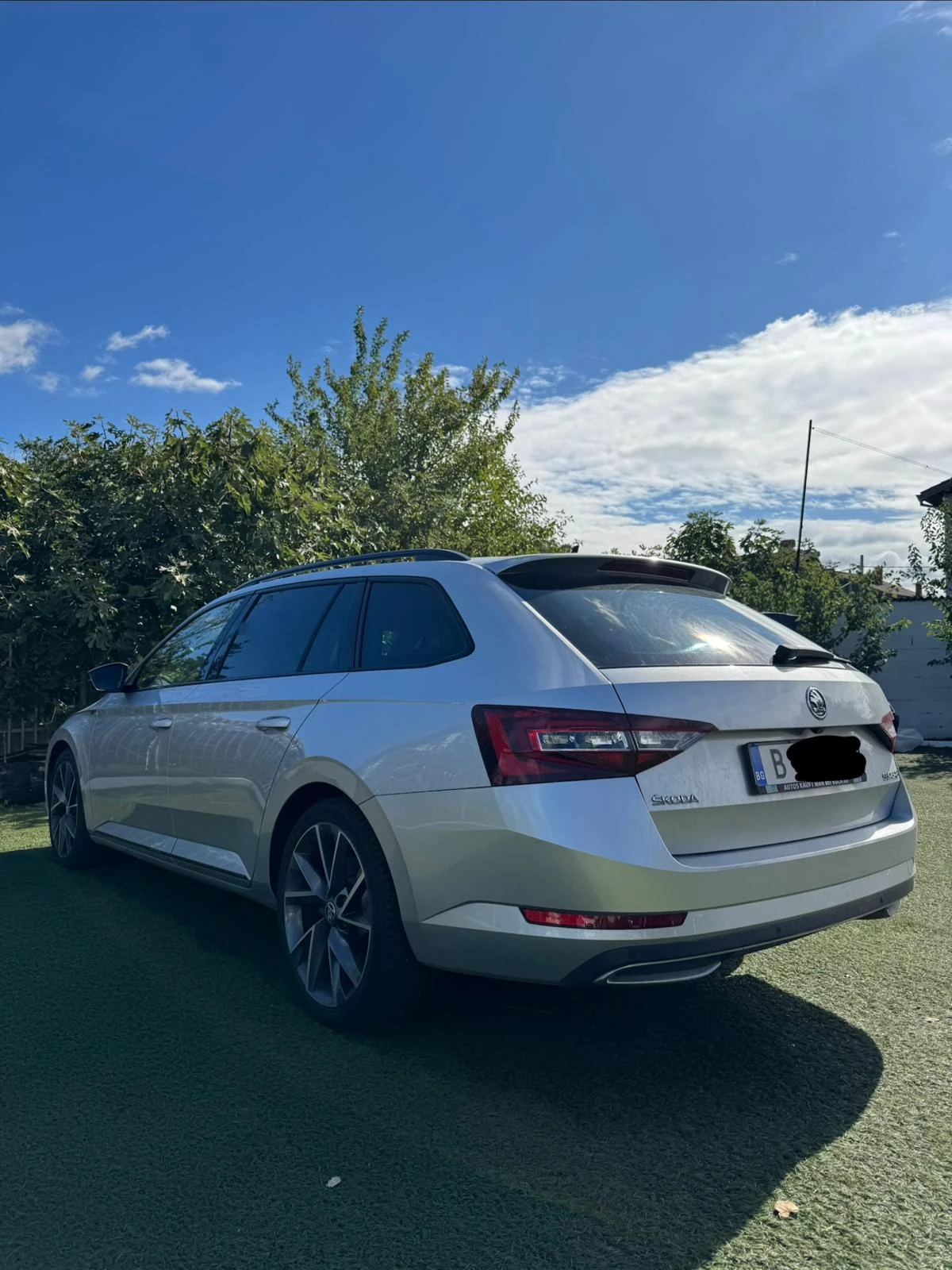 Skoda Superb Комби - изображение 4