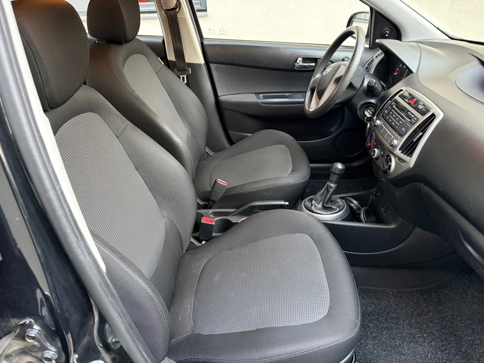 Hyundai I20 1, 2 Бензин , 117907 км реални !!! , снимка 12 - Автомобили и джипове - 53761414