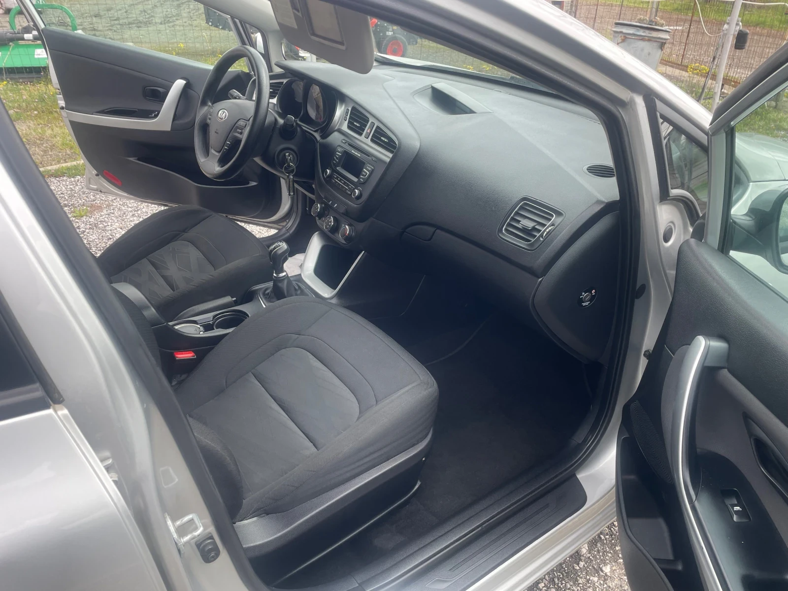 Kia Ceed 1.6 CRDI 110KC, снимка 13 - Автомобили и джипове - 54038173