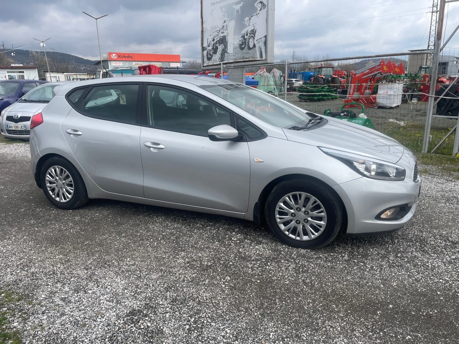 Kia Ceed 1.6 CRDI 110KC, снимка 8 - Автомобили и джипове - 54038173