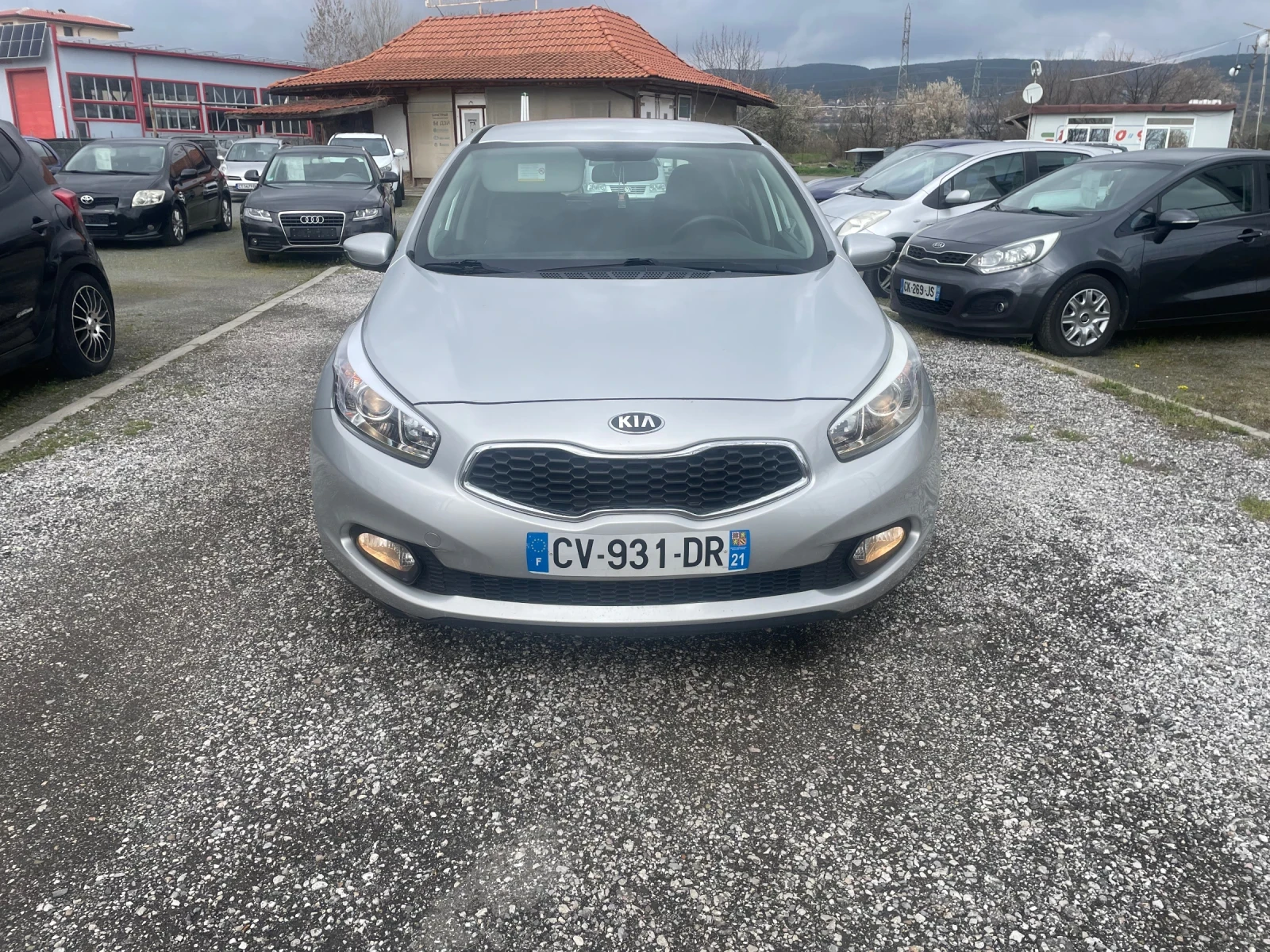 Kia Ceed 1.6 CRDI 110KC, снимка 2 - Автомобили и джипове - 54038173