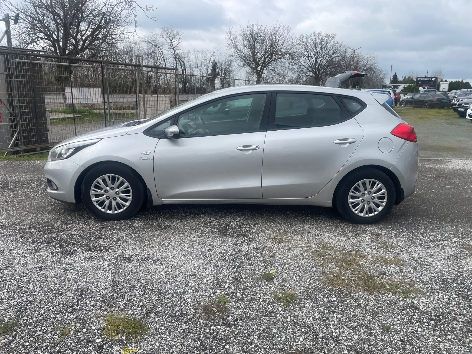 Kia Ceed 1.6 CRDI 110KC, снимка 4 - Автомобили и джипове - 54038173