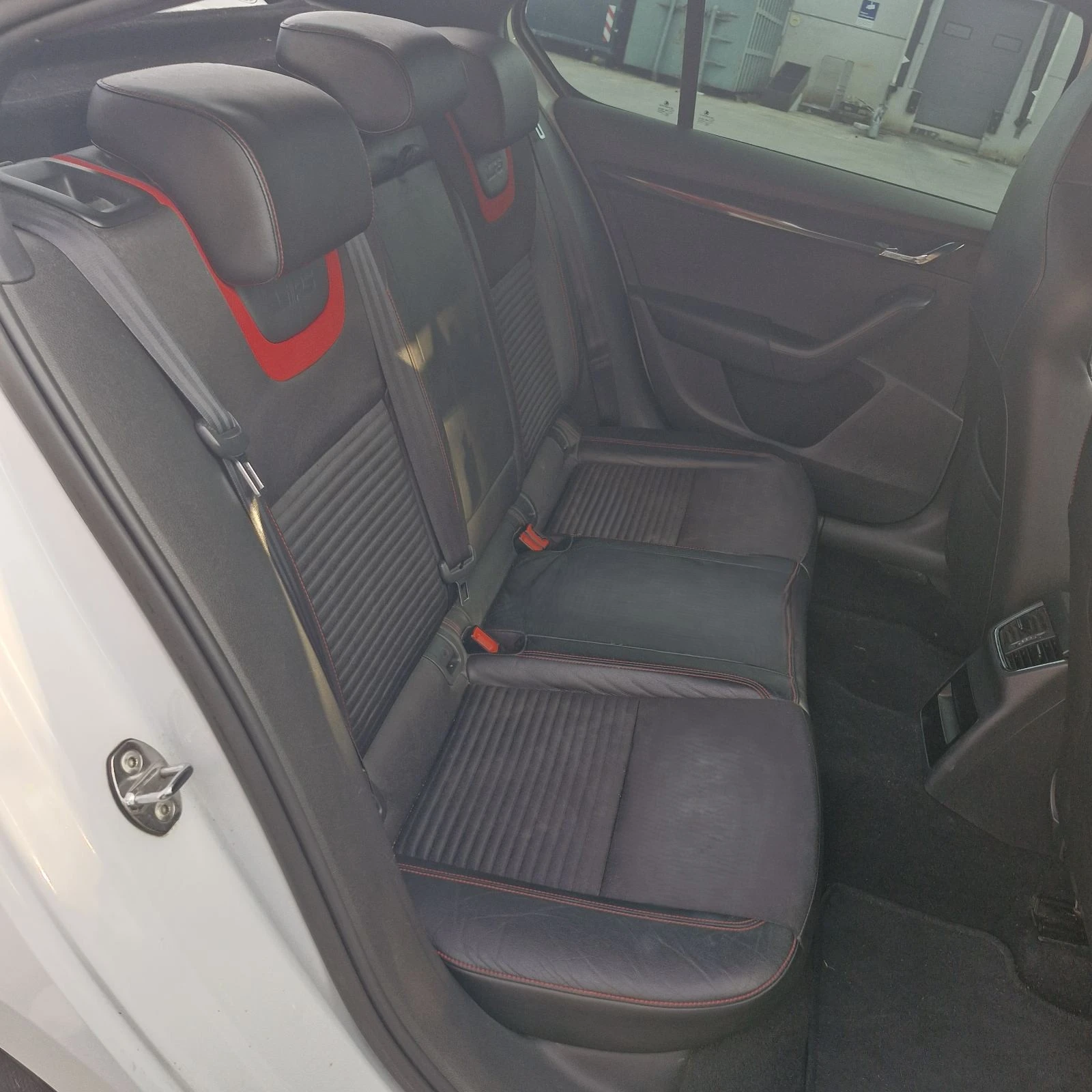 Skoda Octavia 2.0 RS, снимка 16 - Автомобили и джипове - 55129484