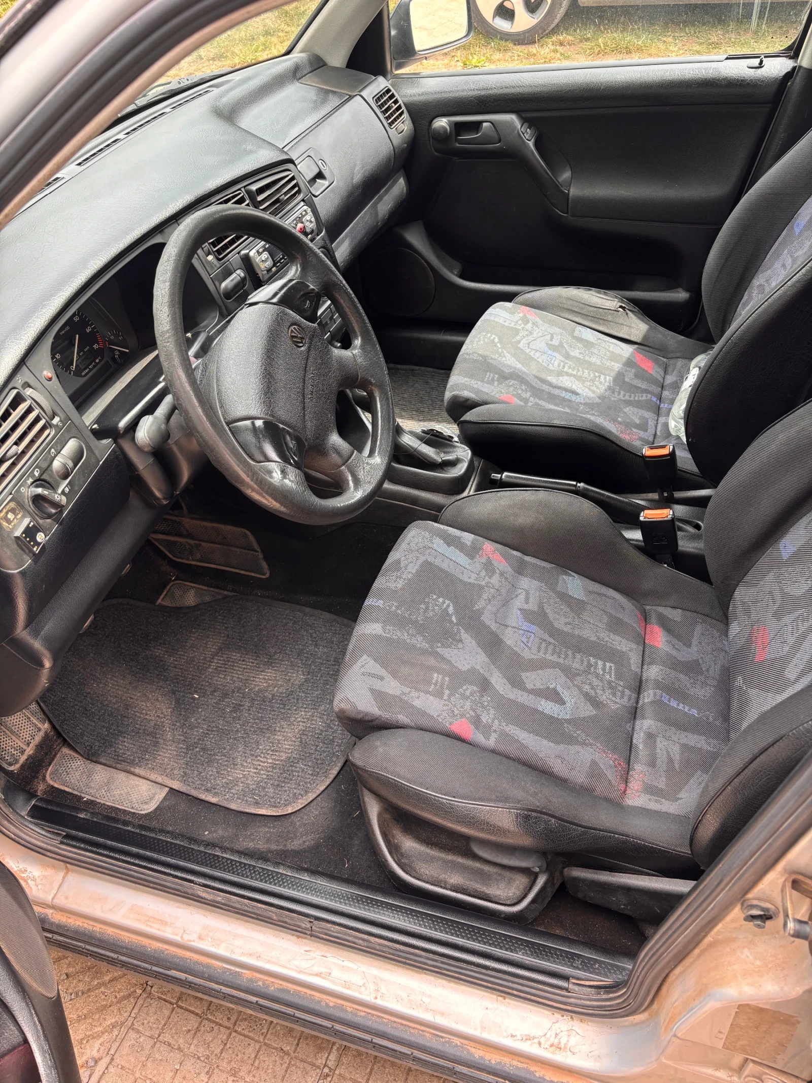 VW Golf, снимка 3 - Автомобили и джипове - 55456616