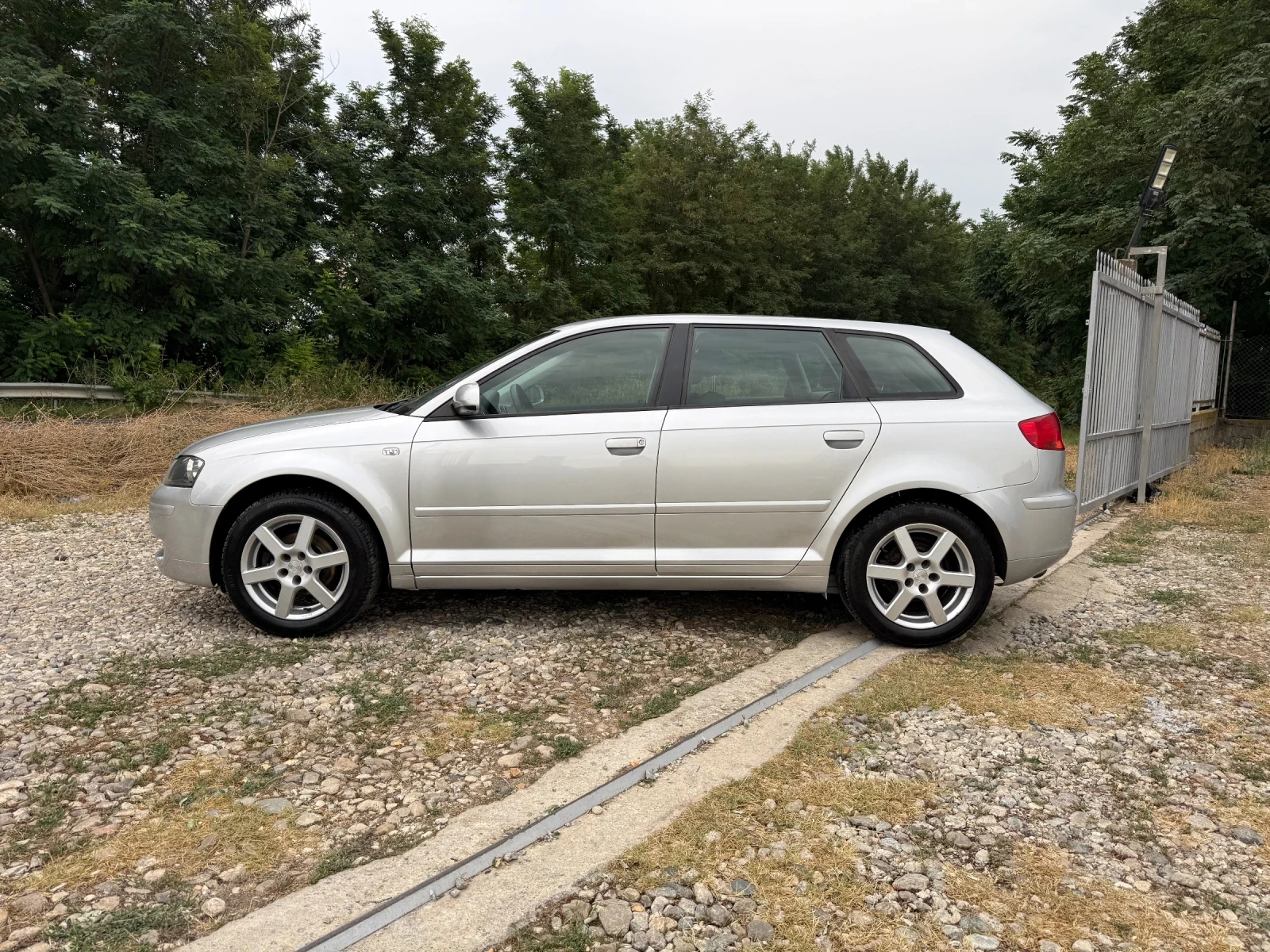 Audi A3 Sportback 1.9TDI 4 врати , снимка 7 - Автомобили и джипове - 55600852