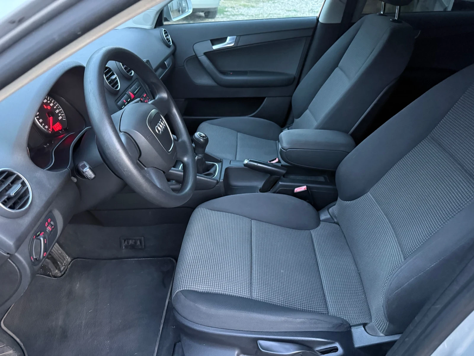 Audi A3 Sportback 1.9TDI 4 врати , снимка 10 - Автомобили и джипове - 55600852