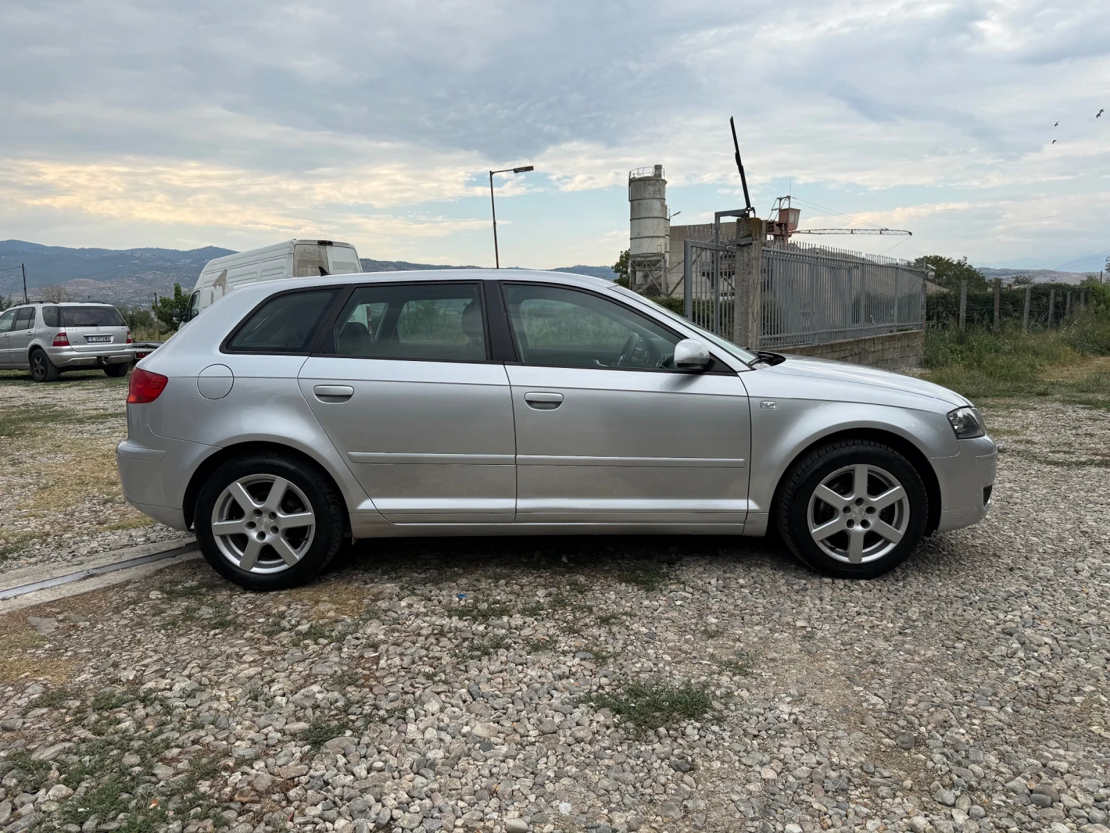 Audi A3 Sportback 1.9TDI 4 врати , снимка 3 - Автомобили и джипове - 55600852