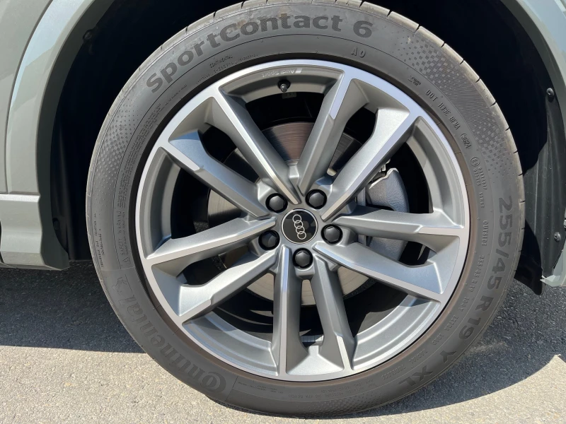 Audi Q3 4.0TFSI, снимка 8 - Автомобили и джипове - 52311196