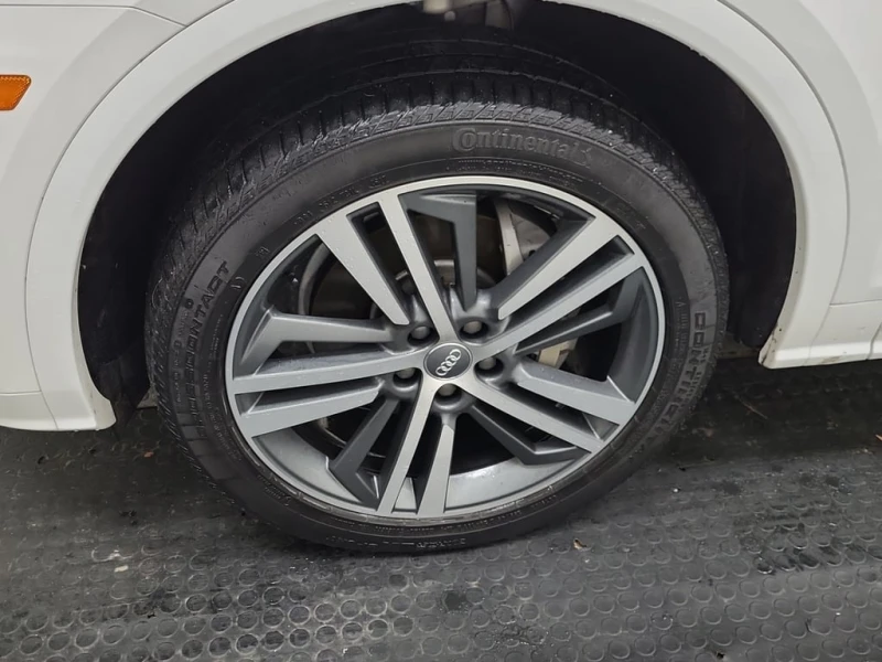 Audi Q5 * TECH PRESTIGE * CARFAX * БЕЗ ПЪРВОНАЧАЛНА ВНОСКА, снимка 17 - Автомобили и джипове - 53097733