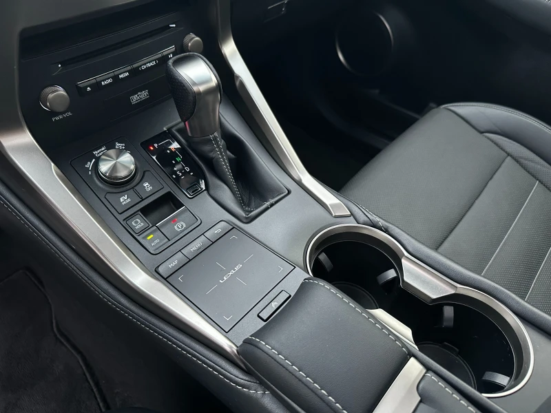Lexus NX 300h В ГАРАНЦИЯ/ОБСЛУЖЕН 2.5HYBRID 4X4 F-SPORT FACELIFT, снимка 14 - Автомобили и джипове - 53487938