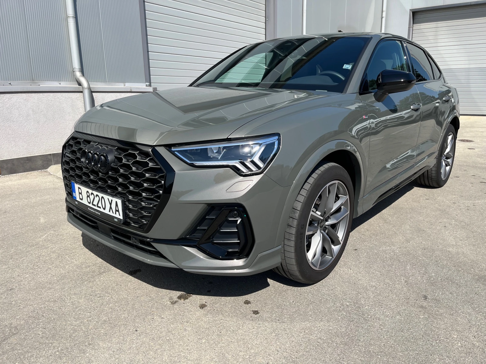 Audi Q3 4.0TFSI, снимка 1