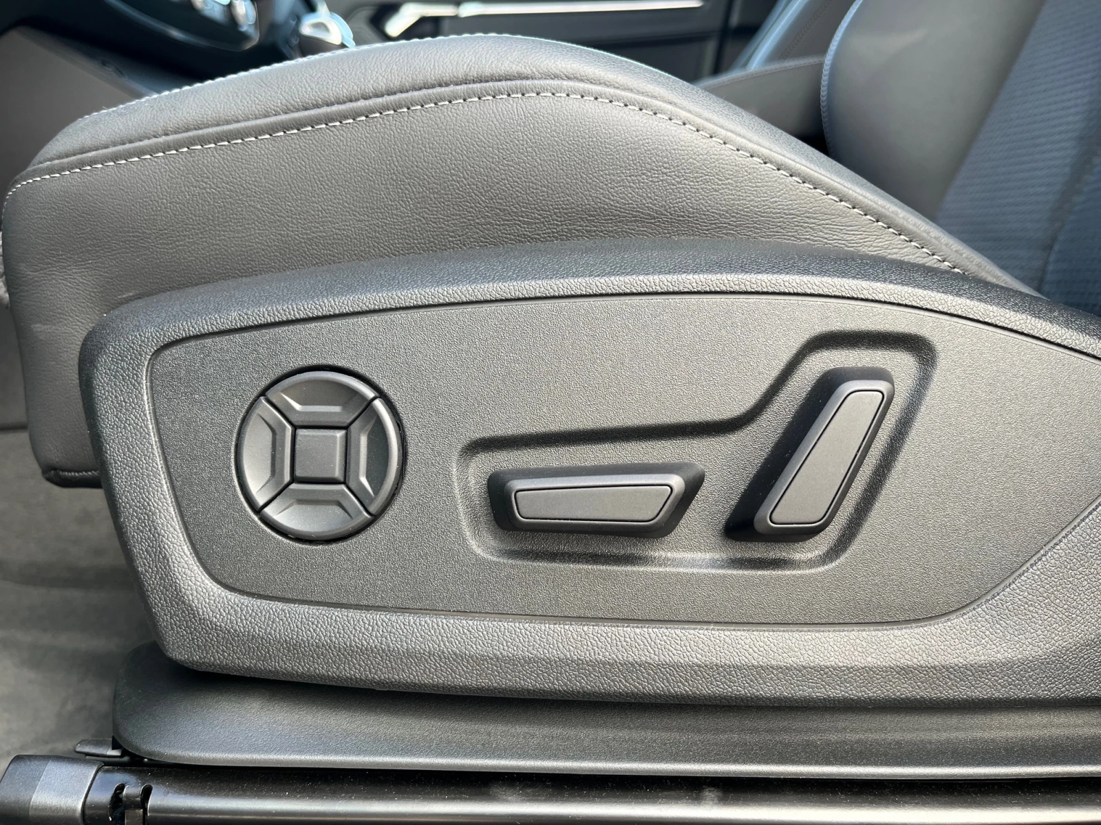 Audi Q3 4.0TFSI - изображение 10