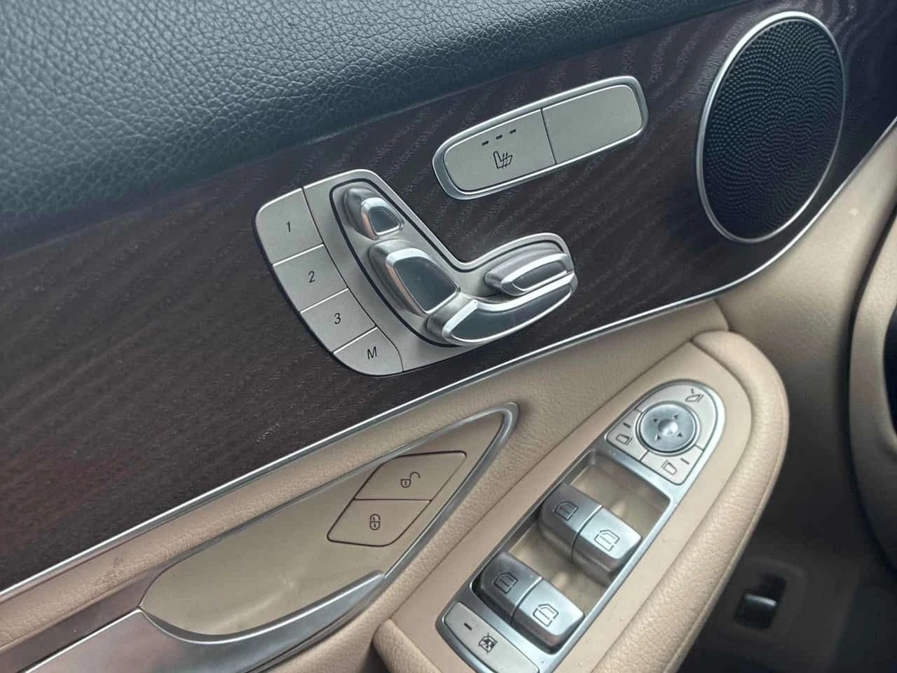 Mercedes-Benz GLC 300 CARFAX /Кожа/Нави/Подгрев/Пано/2 Ключа, снимка 13 - Автомобили и джипове - 53967552