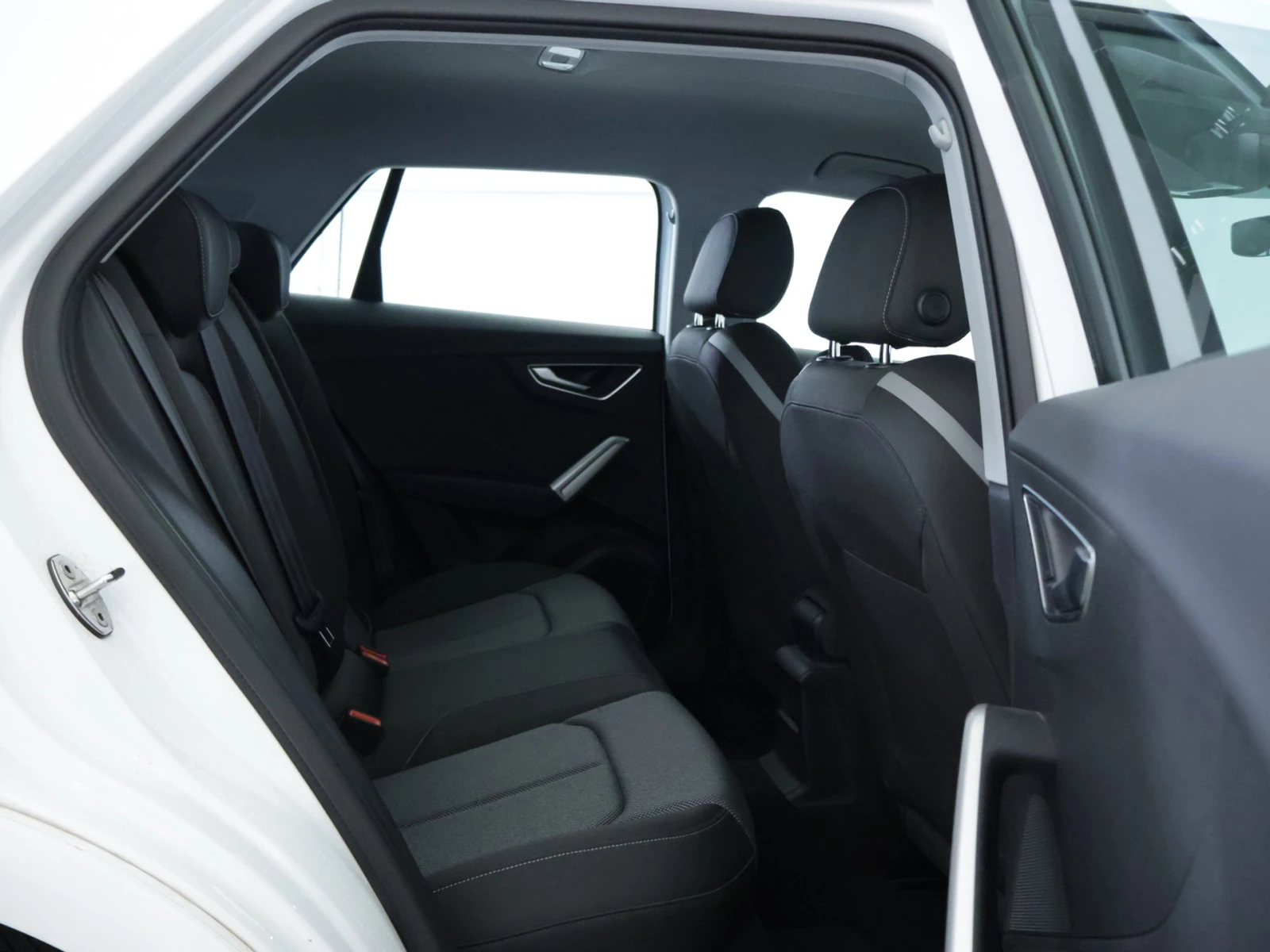 Audi Q2 Advanced, снимка 10 - Автомобили и джипове - 54639703
