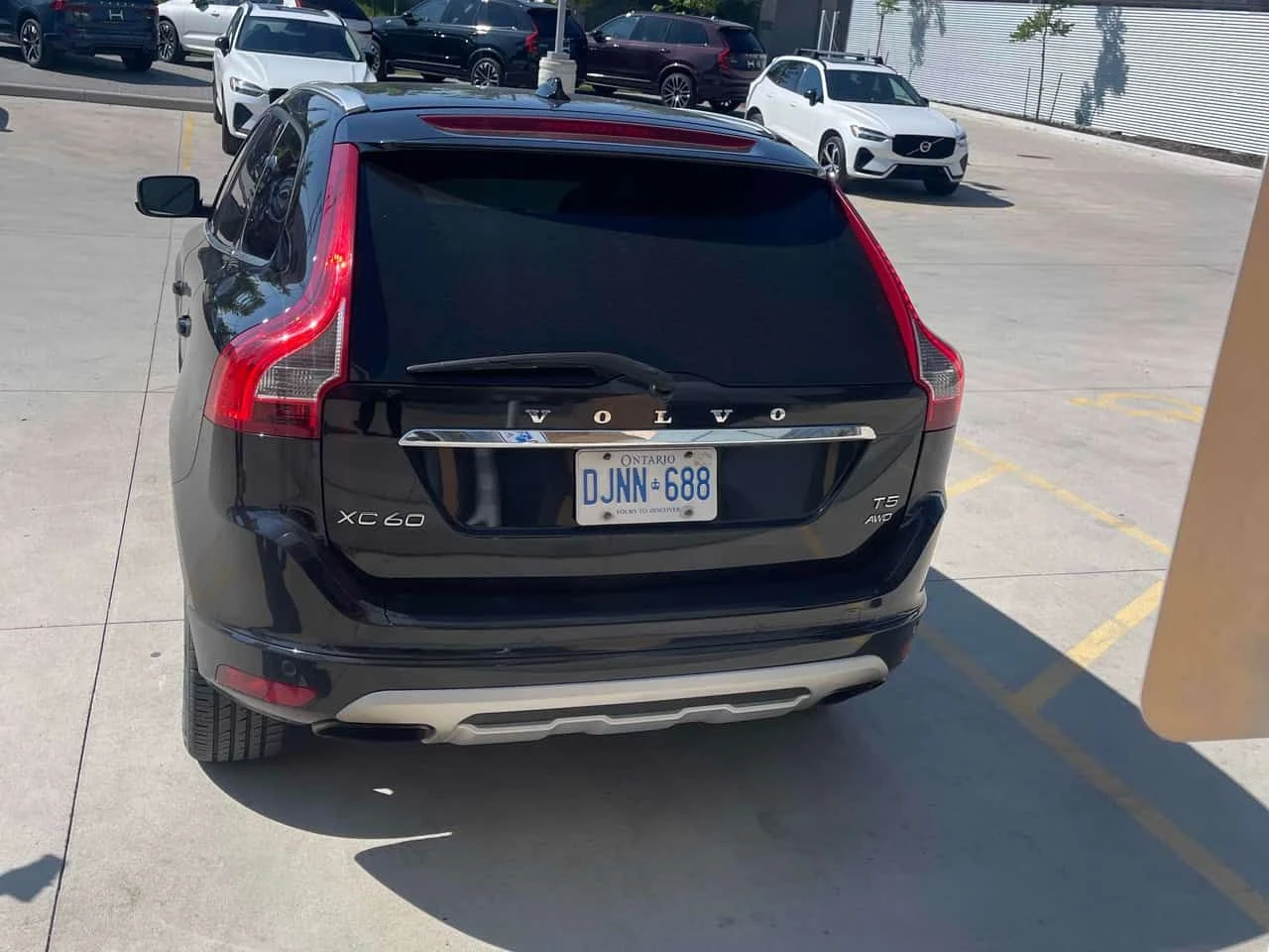Volvo XC60 T5 Special Edition Premier | CARFAX | АВТОКРЕДИТ, снимка 4 - Автомобили и джипове - 55081654