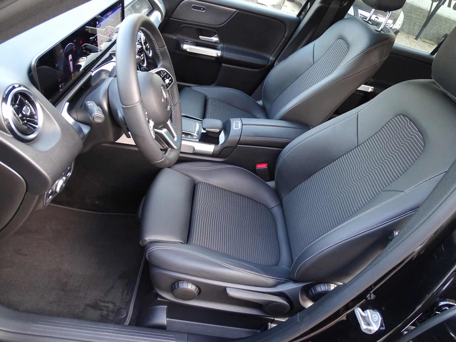 Mercedes-Benz GLB 220 DISTRONIC_LANE ASSIST_КАМЕРА_* , снимка 9 - Автомобили и джипове - 55792892