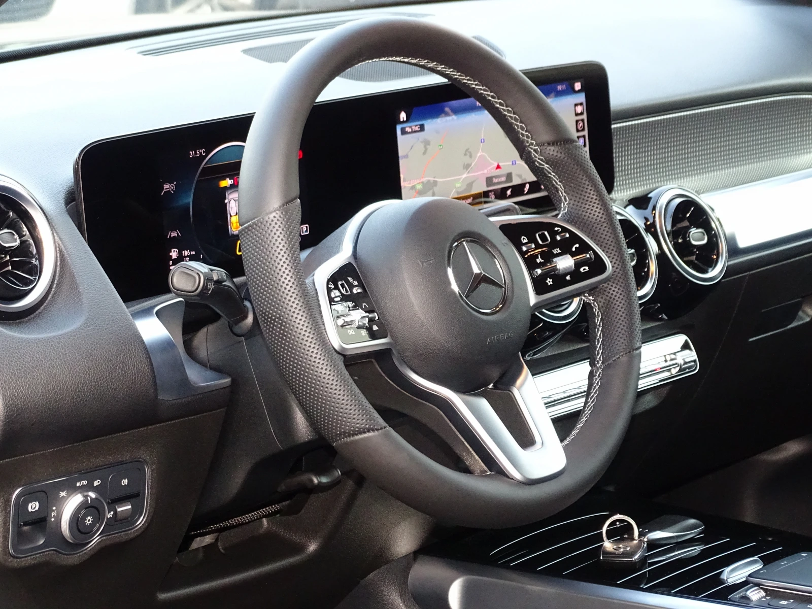 Mercedes-Benz GLB 220 DISTRONIC_LANE ASSIST_КАМЕРА_* , снимка 14 - Автомобили и джипове - 55792892