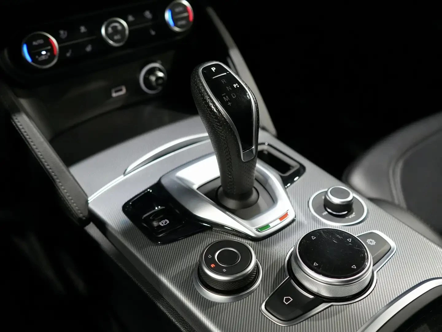 Alfa Romeo Stelvio Veloce | H&K| DRIVE ASSIST| NO ACCIDENTS, снимка 14 - Автомобили и джипове - 56072126