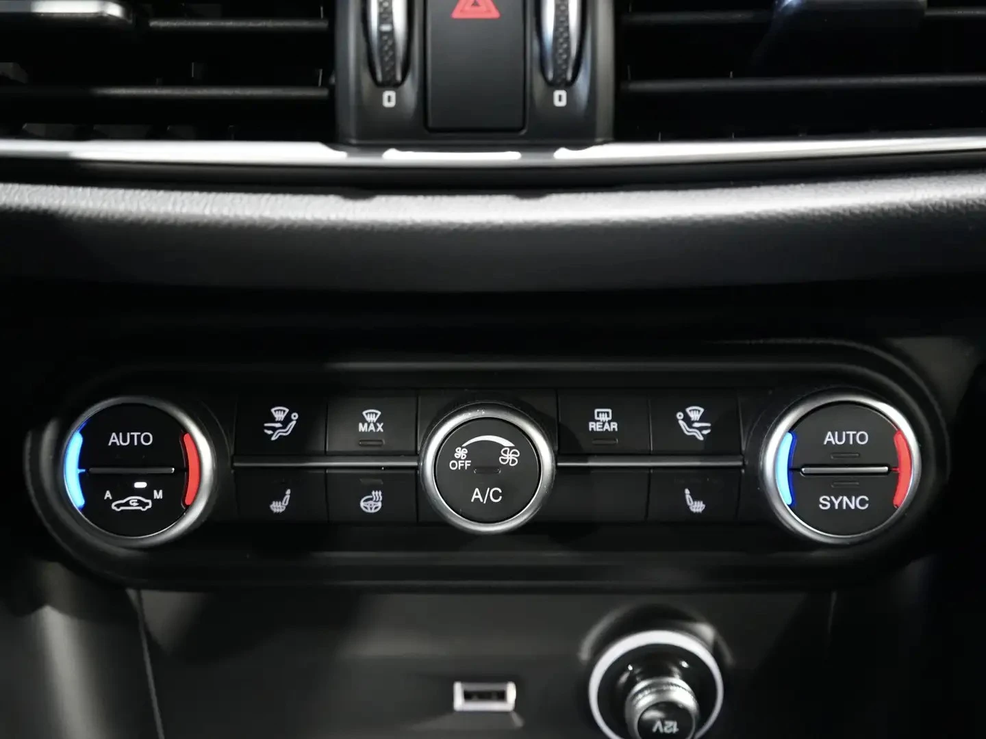 Alfa Romeo Stelvio Veloce | H&K| DRIVE ASSIST| NO ACCIDENTS, снимка 15 - Автомобили и джипове - 56072126