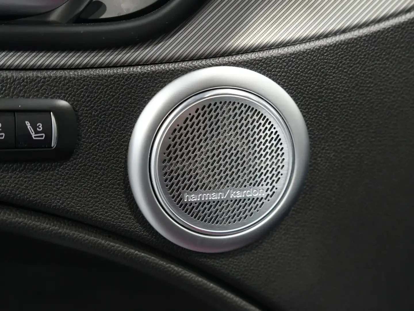 Alfa Romeo Stelvio Veloce | H&K| DRIVE ASSIST| NO ACCIDENTS, снимка 12 - Автомобили и джипове - 56072126