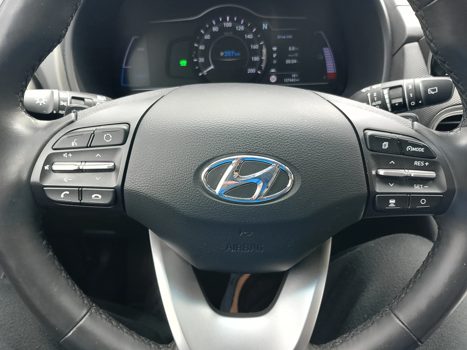 Hyundai Kona Electric , снимка 16 - Автомобили и джипове - 56162120