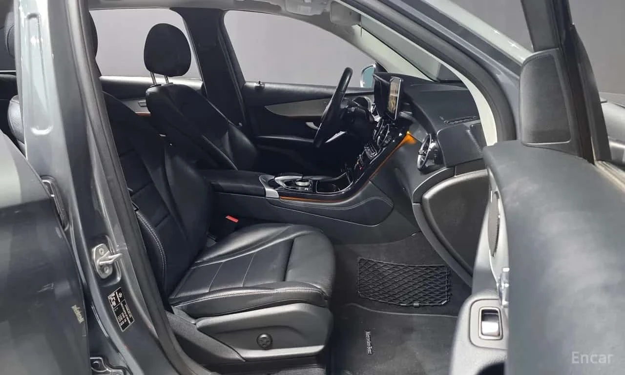 Mercedes-Benz GLC 220  d * 4MATIC * Blind spot * Camera * , снимка 12 - Автомобили и джипове - 56235084