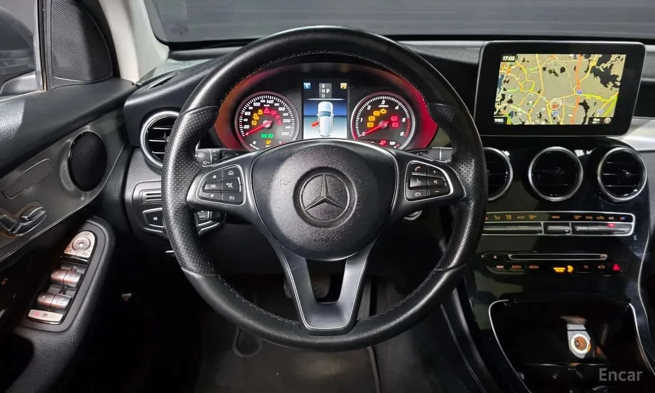 Mercedes-Benz GLC 220  d * 4MATIC * Blind spot * Camera * , снимка 8 - Автомобили и джипове - 56235084
