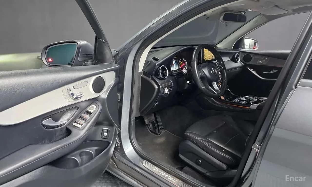 Mercedes-Benz GLC 220  d * 4MATIC * Blind spot * Camera * , снимка 6 - Автомобили и джипове - 56235084