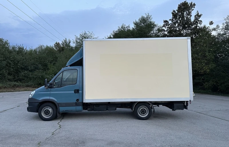 Iveco Daily 3.0* БОРД* КЛИМАТРОНИК, снимка 3 - Бусове и автобуси - 47057844