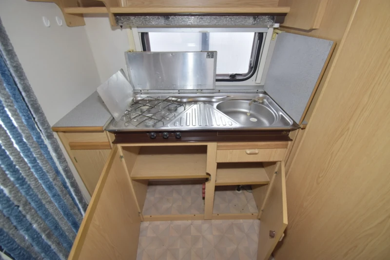 Каравана Knaus SUDWIND 350 + форселт, снимка 10 - Каравани и кемпери - 52665176