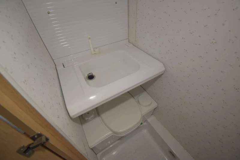 Каравана Knaus SUDWIND 350 + форселт, снимка 13 - Каравани и кемпери - 52665176