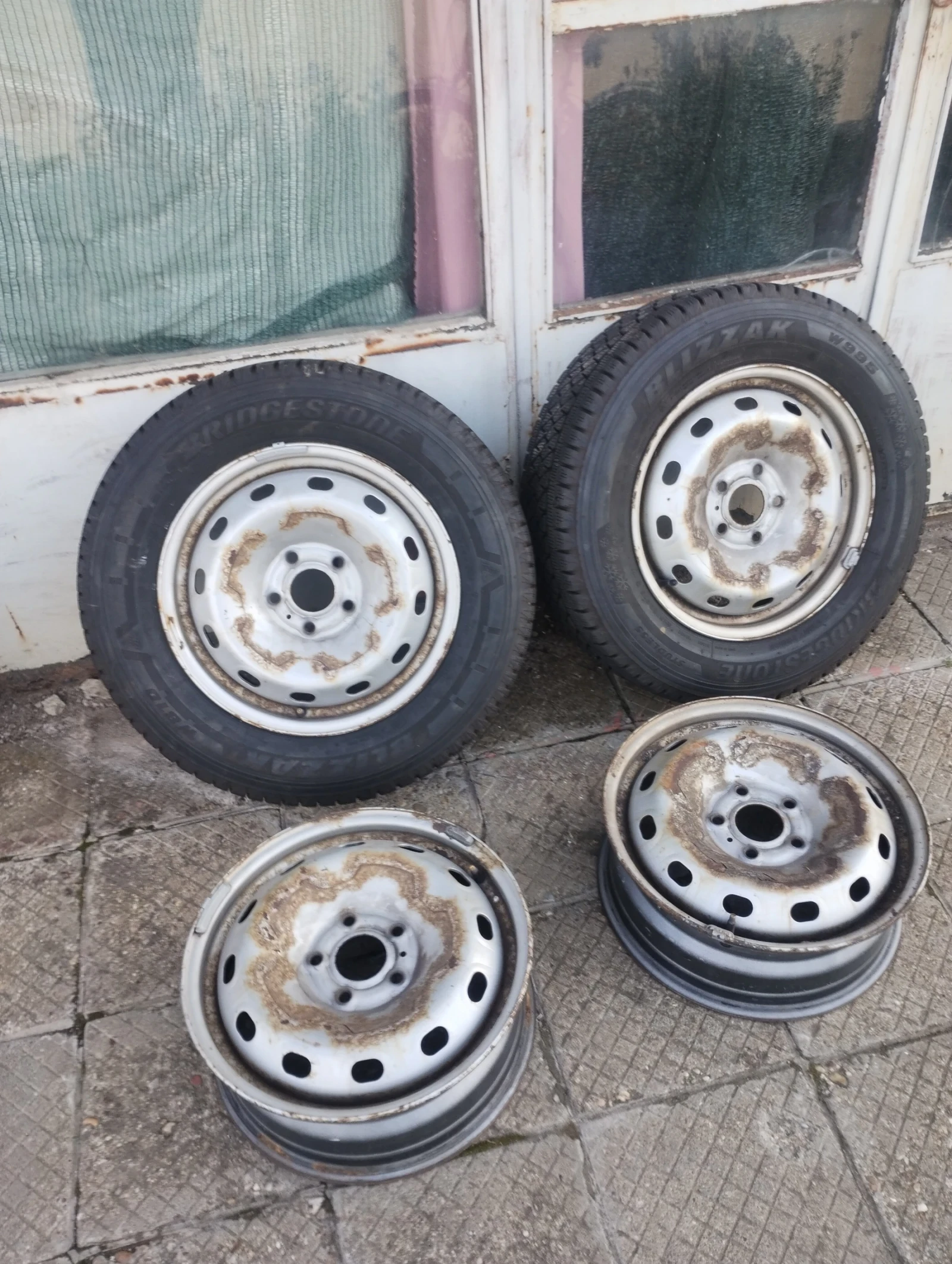 ���� � ������ 215/65R16 | Mobile.bg � ����������� 2