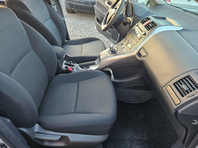 Toyota Auris 1.8 HYBRID SWISS , снимка 12 - Автомобили и джипове - 47371598