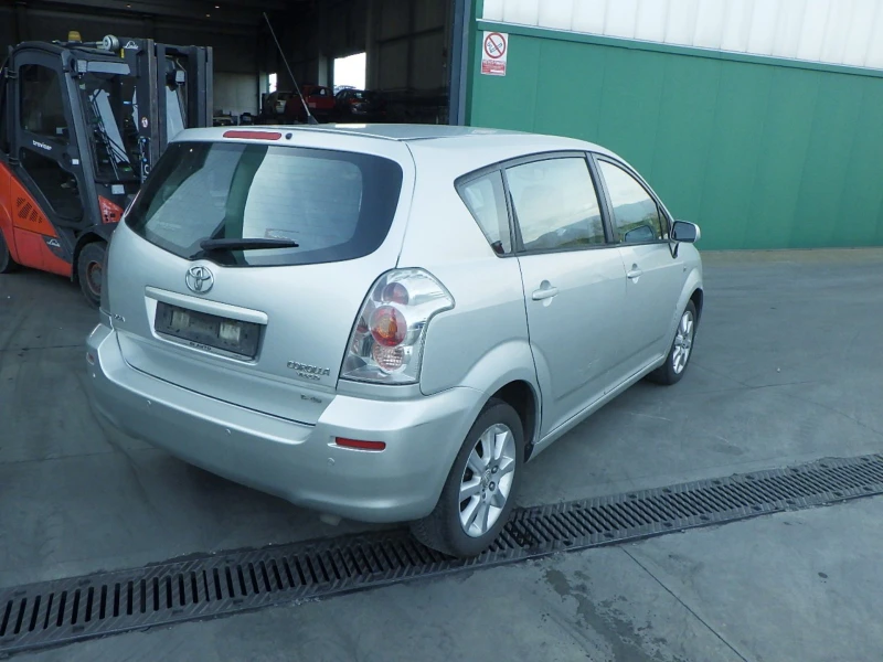 Toyota Corolla verso 2.2 4d4, снимка 3 - Автомобили и джипове - 49999295