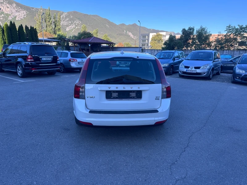 Volvo V50 FaceLift - 1.6TDI - КЛИМАТРОНИК, снимка 6 - Автомобили и джипове - 51728576