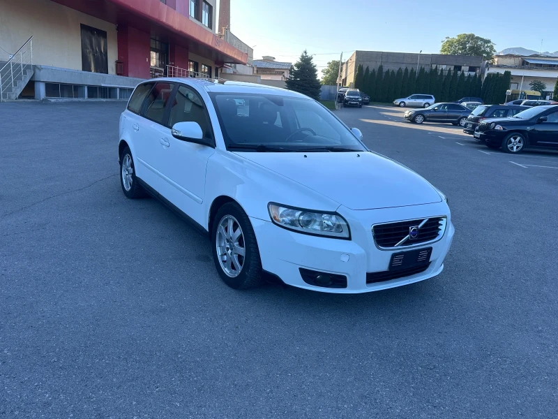 Volvo V50 FaceLift - 1.6TDI - КЛИМАТРОНИК, снимка 3 - Автомобили и джипове - 51728576