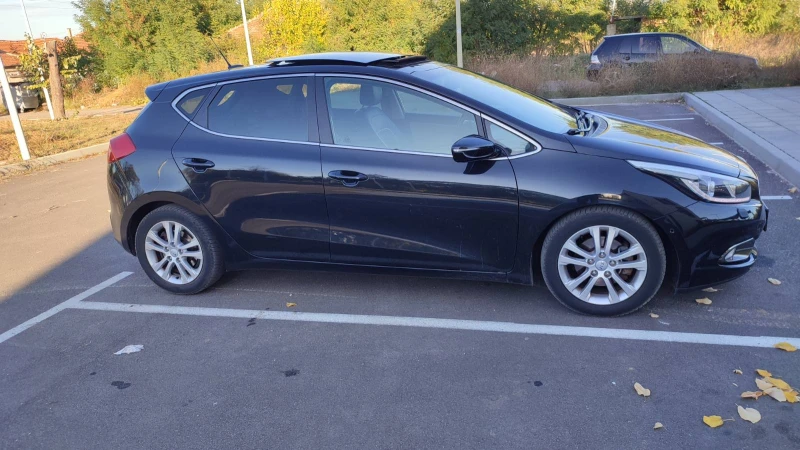 Kia Ceed 1.6 Avtomat, снимка 4 - Автомобили и джипове - 52544259