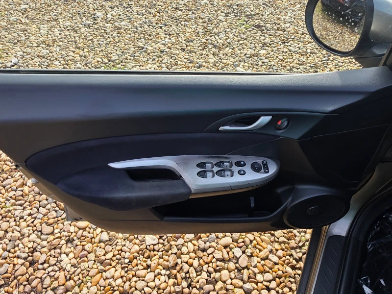 Honda Civic 1.4 бевзин, снимка 11 - Автомобили и джипове - 52717386
