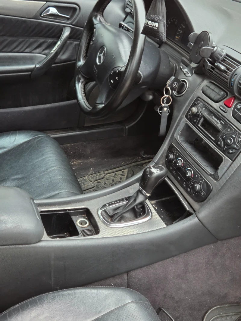 Mercedes-Benz C 220, снимка 2 - Автомобили и джипове - 53269295