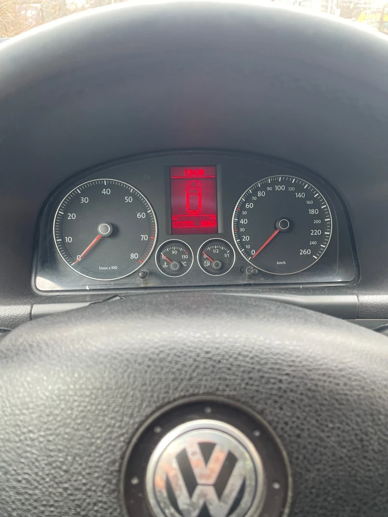 VW Touran, снимка 12 - Автомобили и джипове - 53358389