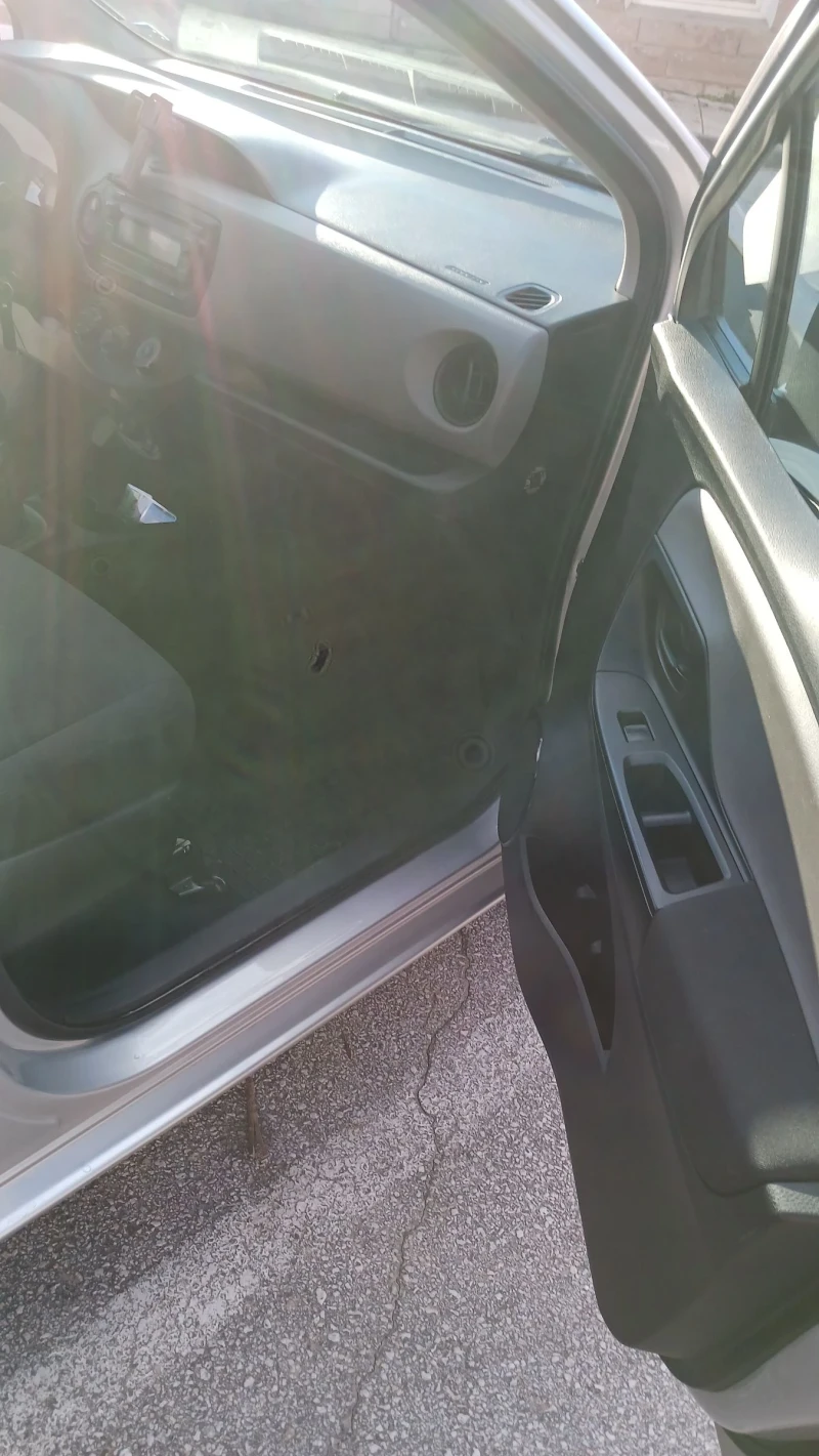 Toyota Yaris 1.33 Газ Бензин , снимка 10 - Автомобили и джипове - 53401960