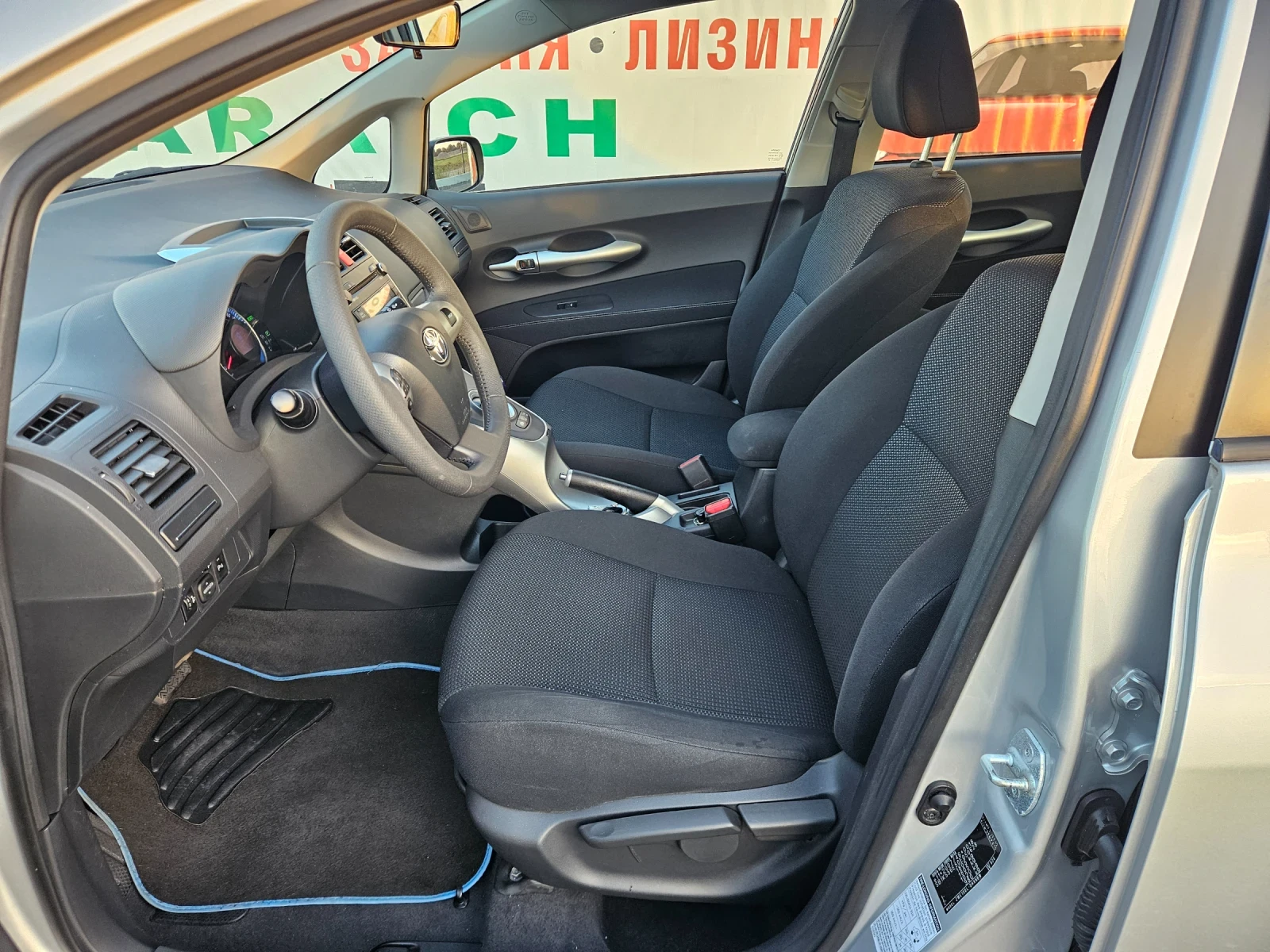 Toyota Auris 1.8 HYBRID SWISS  - изображение 8