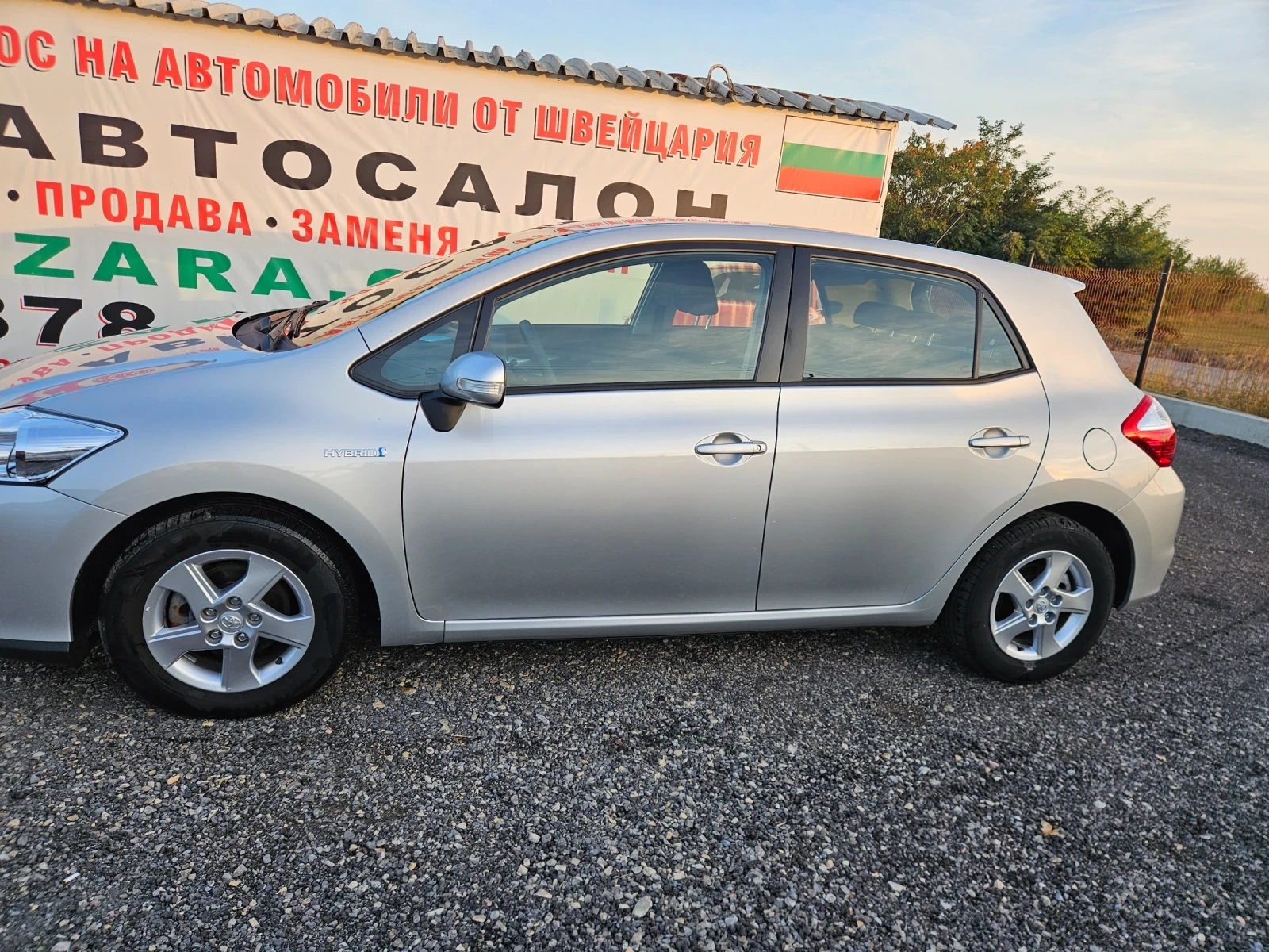 Toyota Auris 1.8 HYBRID SWISS  - изображение 2