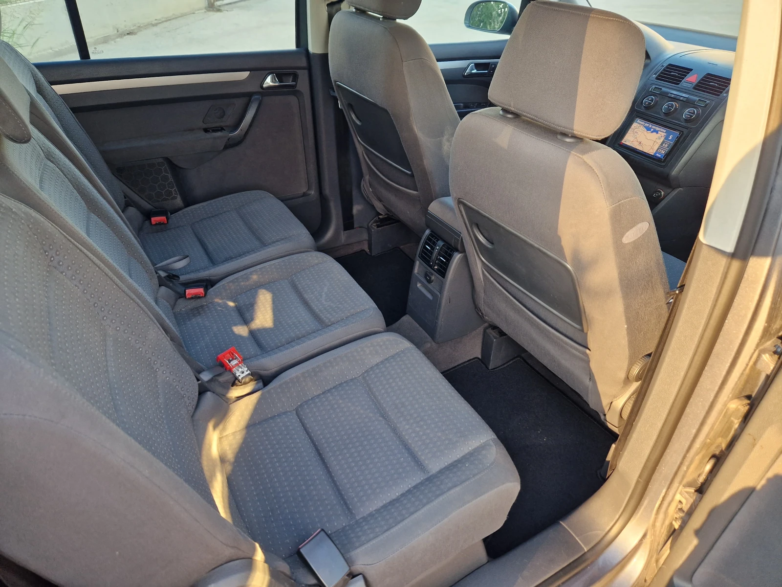 VW Touran 1.9/TDI 7местен.Нави. - изображение 8