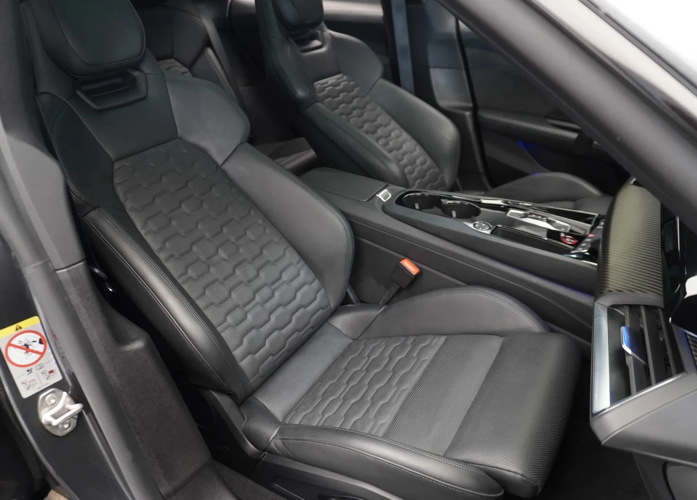 Audi E-Tron GT Quattro, снимка 6 - Автомобили и джипове - 54050183