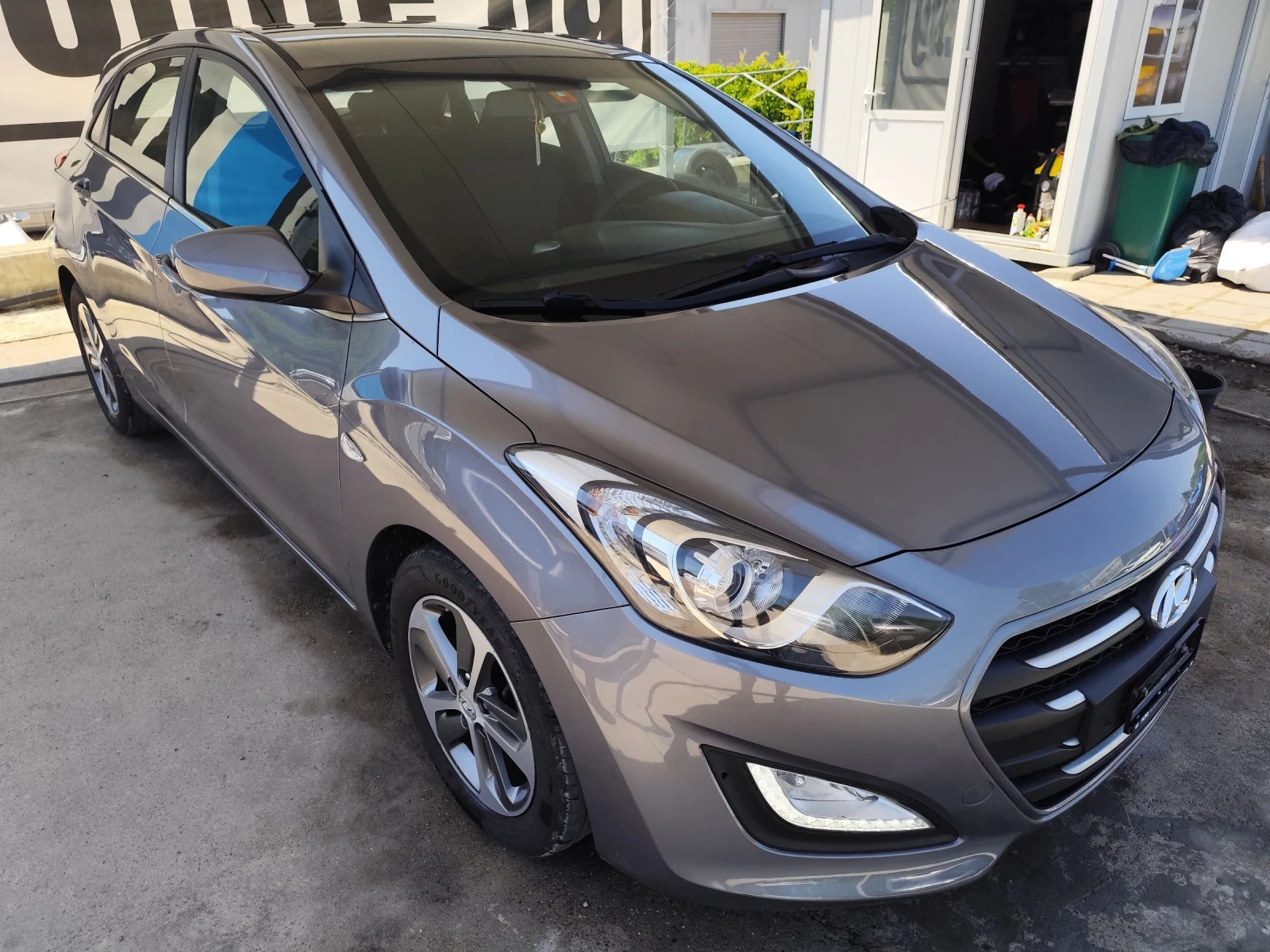 Hyundai I30 1.4 Швейцария; 6-степенна кутия