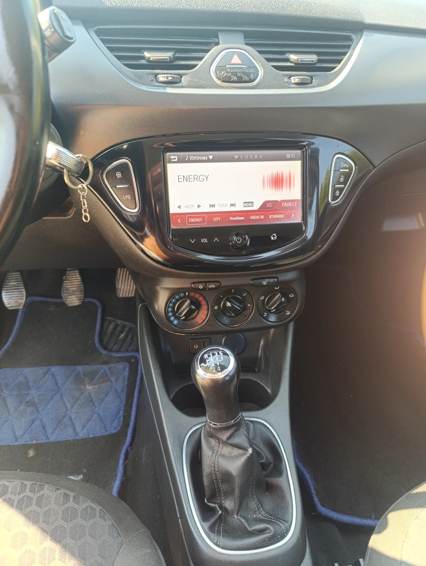 Opel Corsa 1.4 LPG, снимка 3 - Автомобили и джипове - 55844063